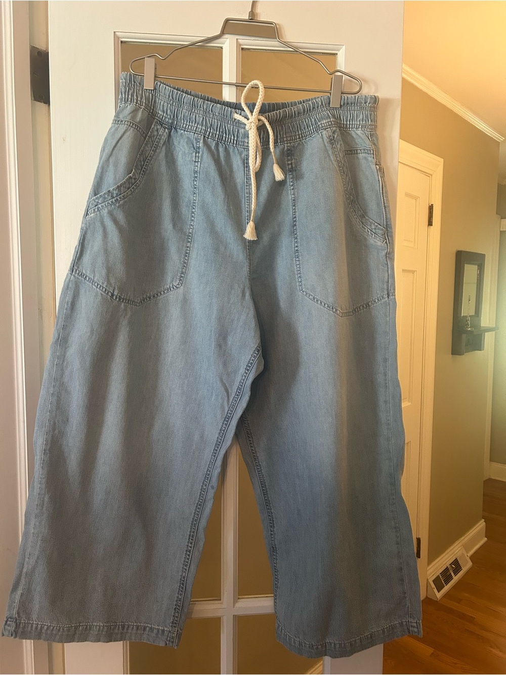 Free People We the Free pull-on jeans. Excellent condition. Worn 1x sz.XL